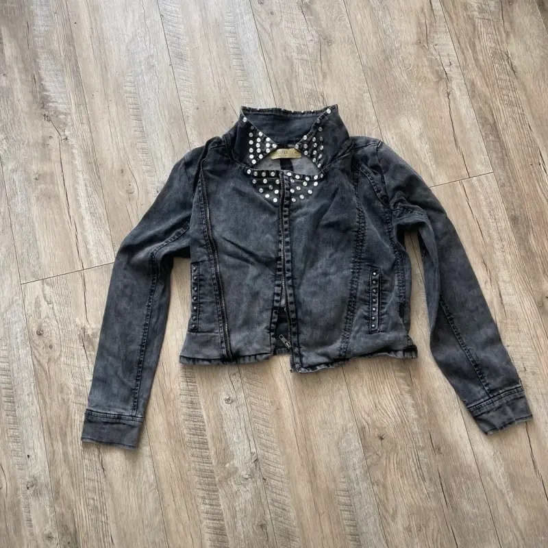 Chaqueta de mezclilla gris con tachas Foster - 4