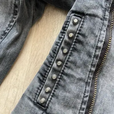 Chaqueta de mezclilla gris con tachas Foster - miniatura 5