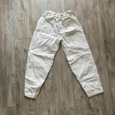 Pantalones blancos con cintura elástica para mujer - miniatura 1