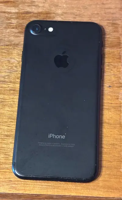 iPhone 7 Negro en Buen Estado - miniatura 2