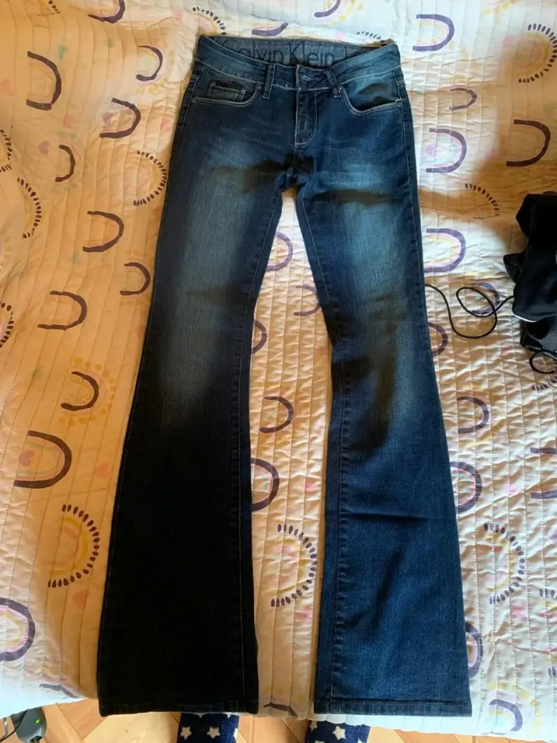 Jeans Calvin Klein para mujer tiro bajo boot cut