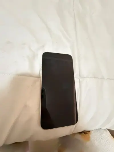 iPhone 13 blanco en buen estado - miniatura 2