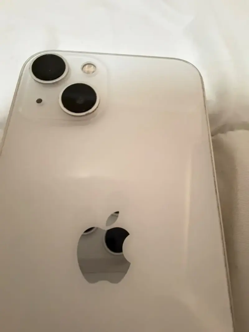 iPhone 13 blanco en buen estado - 4