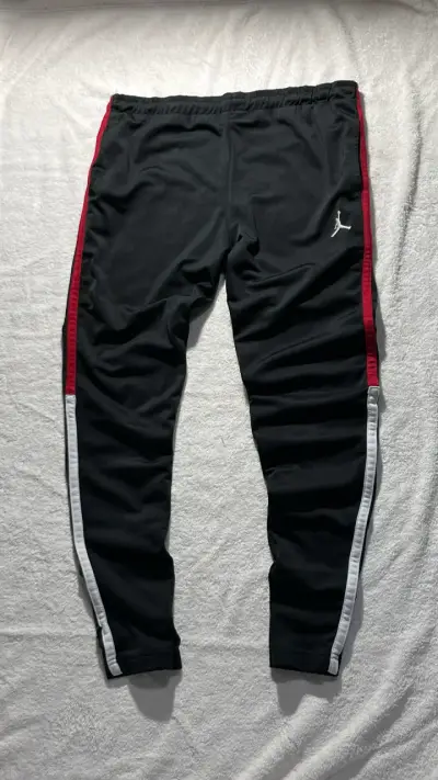 Pantalones deportivos negro jordan logo bordado - miniatura 1