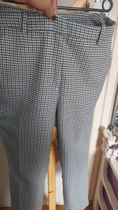 Pantalones de mujer a cuadros blanco y negro - miniatura 1