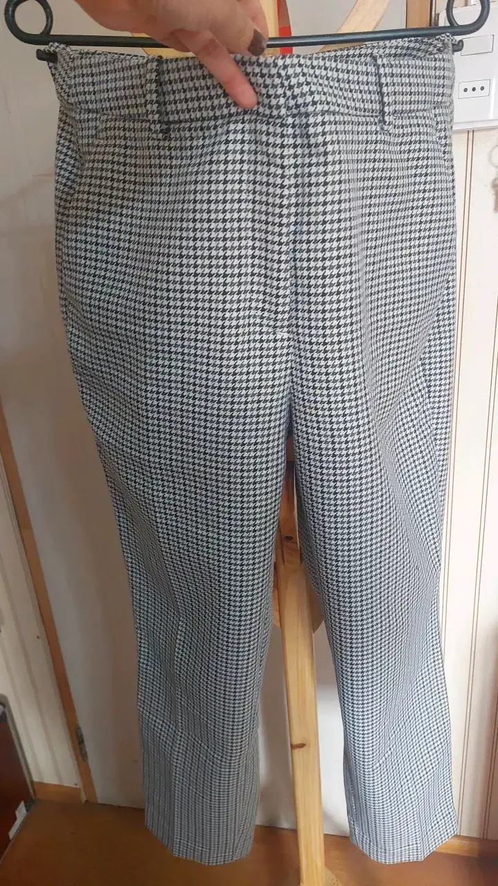 Pantalones de mujer a cuadros blanco y negro - 3
