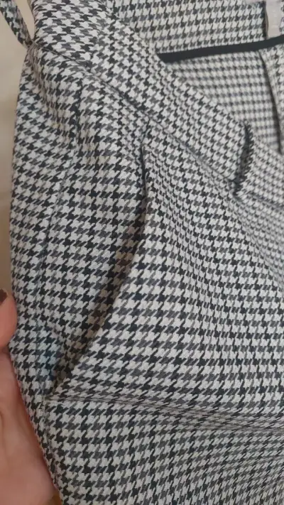 Pantalones de mujer a cuadros blanco y negro - miniatura 6
