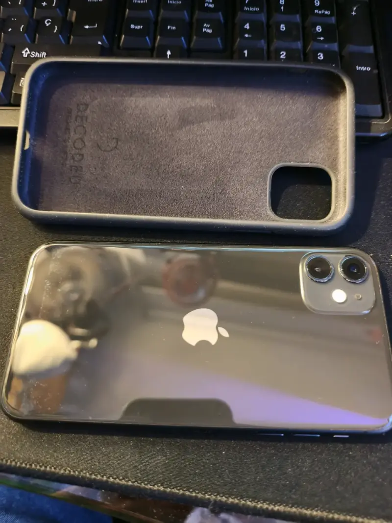 iPhone 11 de 128GB en buen estado - 1
