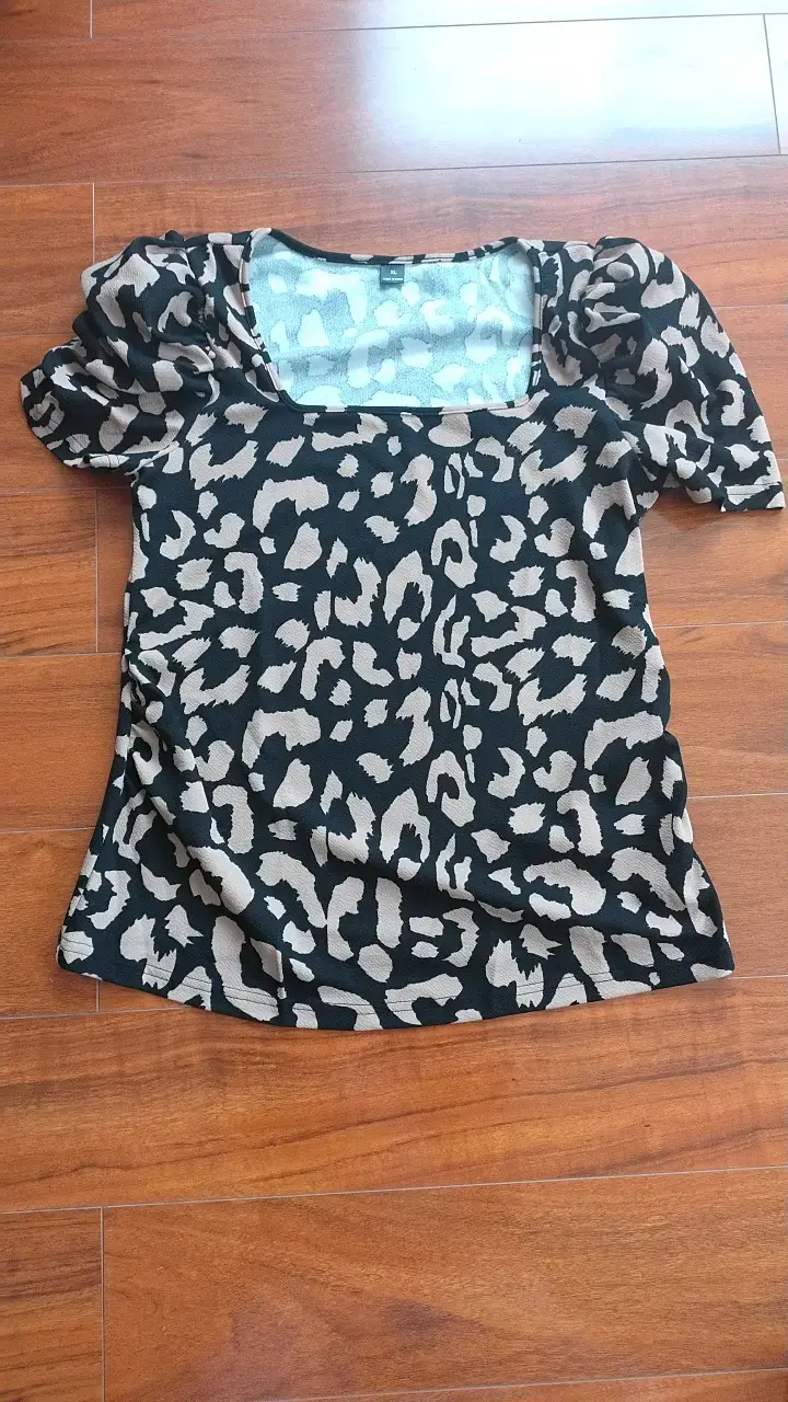Blusa estampado animal print para mujer