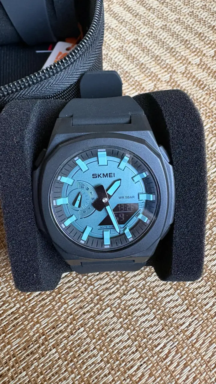 Reloj deportivo Skmei negro con pantalla digital - 2