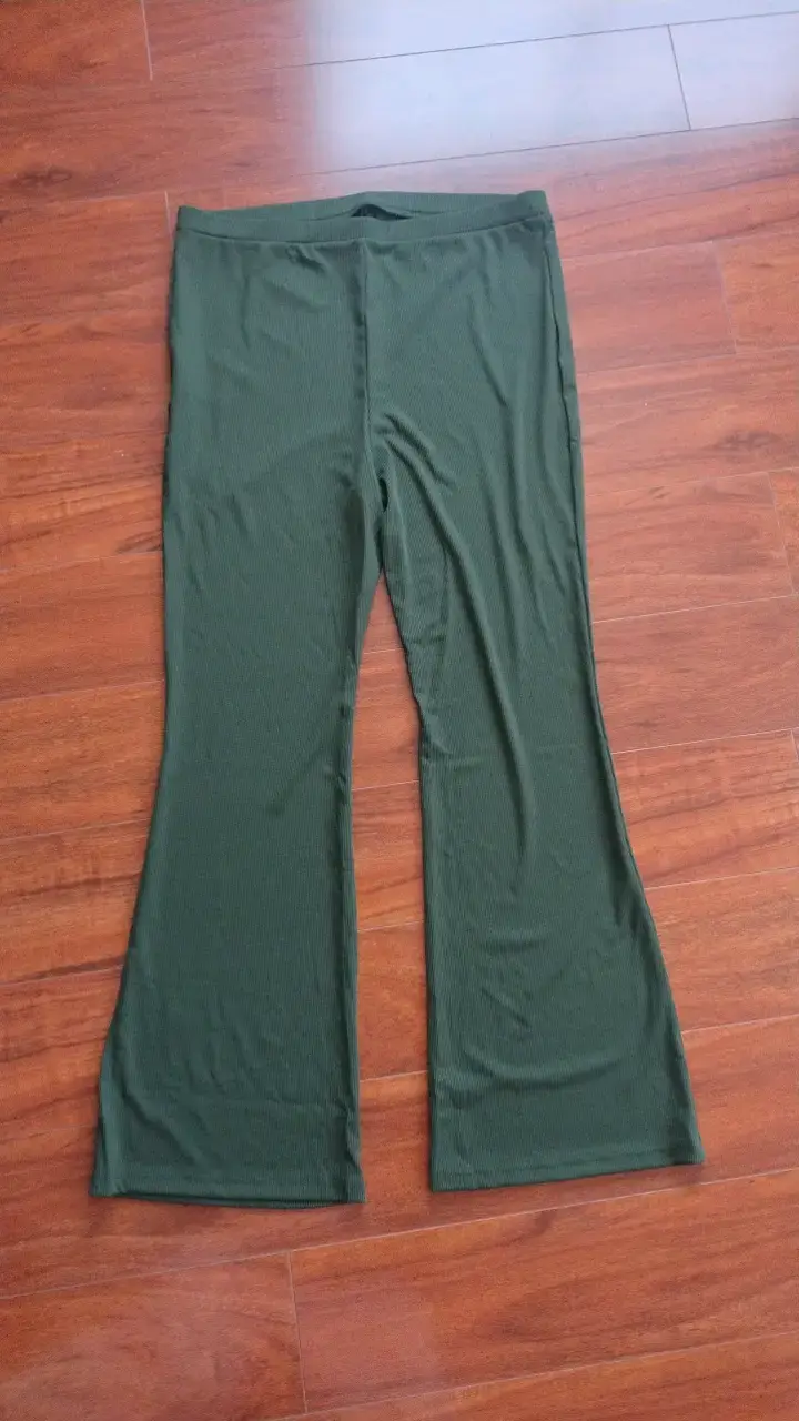 Pantalones acampanados verdes para mujer