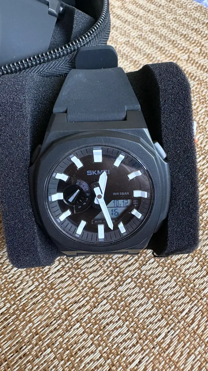 Reloj deportivo negro Skmei resistente al agua - 2