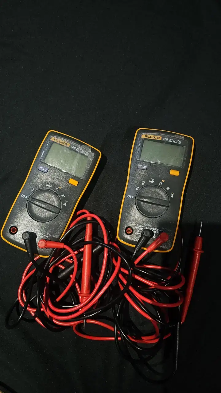 Multímetro Digital Fluke 106 Compacto - 3