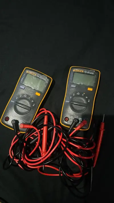 Multímetro Digital Fluke 106 Compacto - miniatura 3