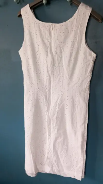 Vestido blanco sin mangas - miniatura 2