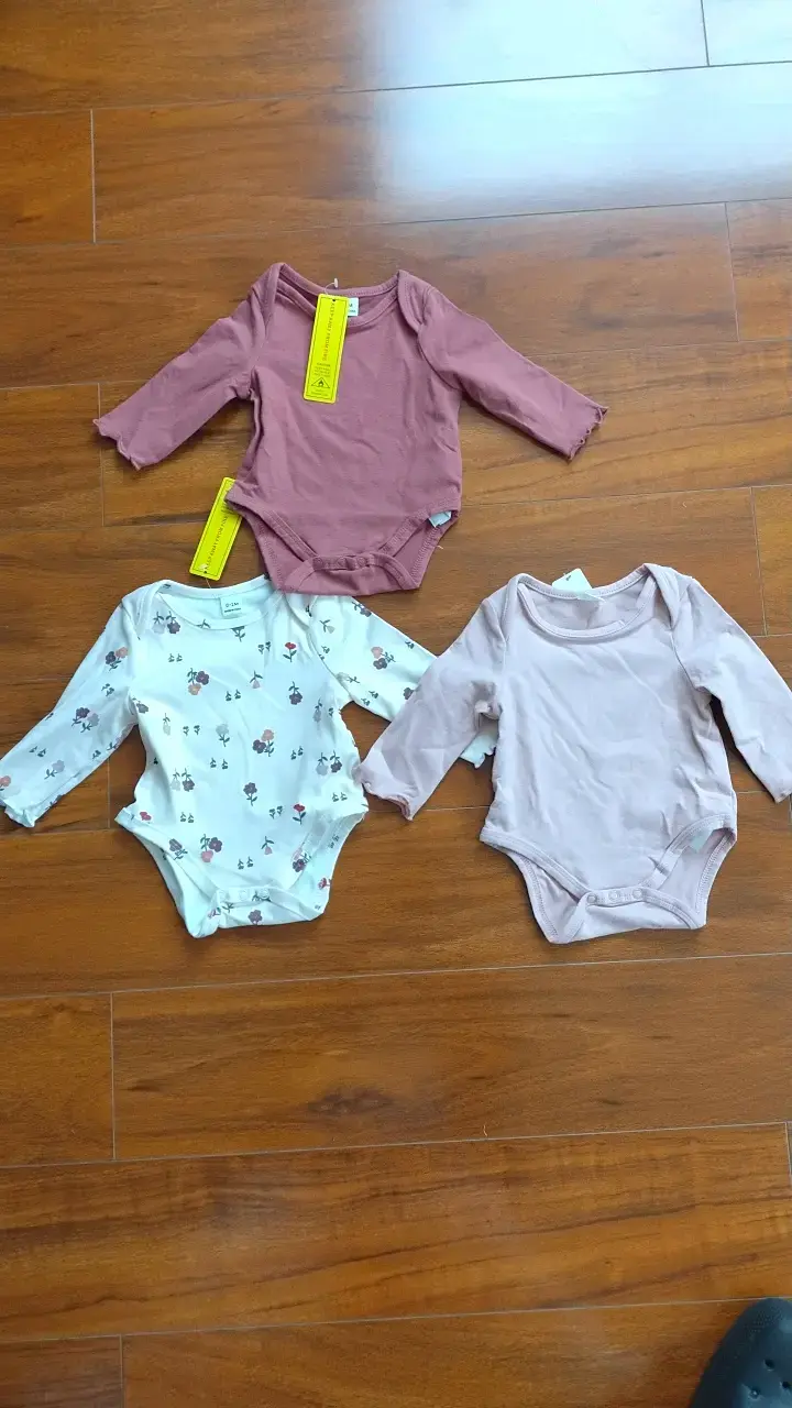 Set de 3 bodys para bebé manga larga .