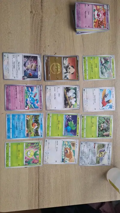 Colección de Cartas Pokémon Variadas - miniatura 1
