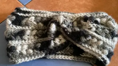 Cintillo tejido a crochet multicolor - miniatura 1