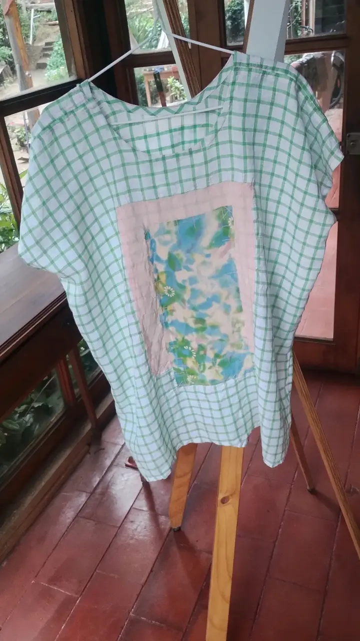 Blusa de Algodón Cuadros Verdes con Diseño Único - 5