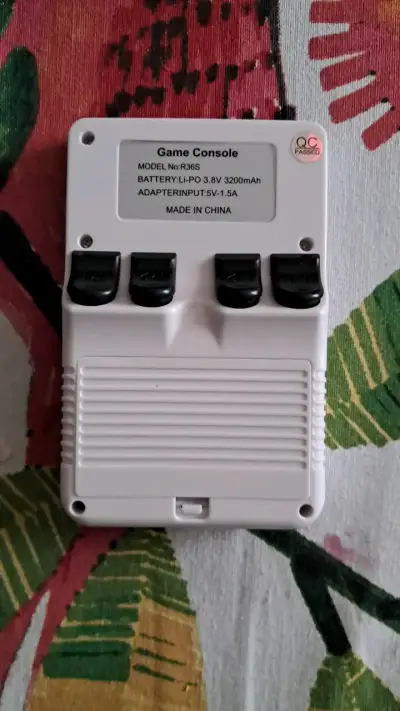 Consola de Juegos Portátil R36S - miniatura 4