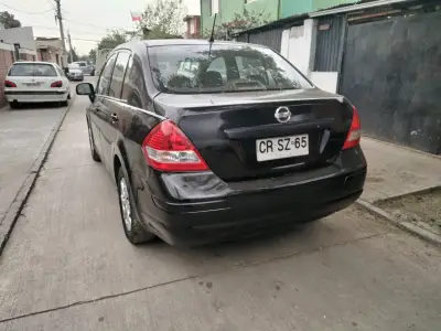Auto Nissan Tiida 2010 en buen estado - miniatura 3