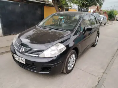 Auto Nissan Tiida 2010 en buen estado - miniatura 4