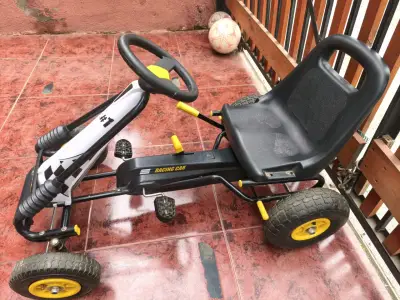 Kart a pedales para niños con diseño de carreras - miniatura 2