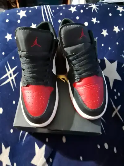 Zapatillas Air Jordan 1 Low Blanco Negro Rojo - miniatura 1