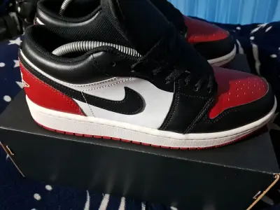 Zapatillas Air Jordan 1 Low Blanco Negro Rojo - miniatura 2