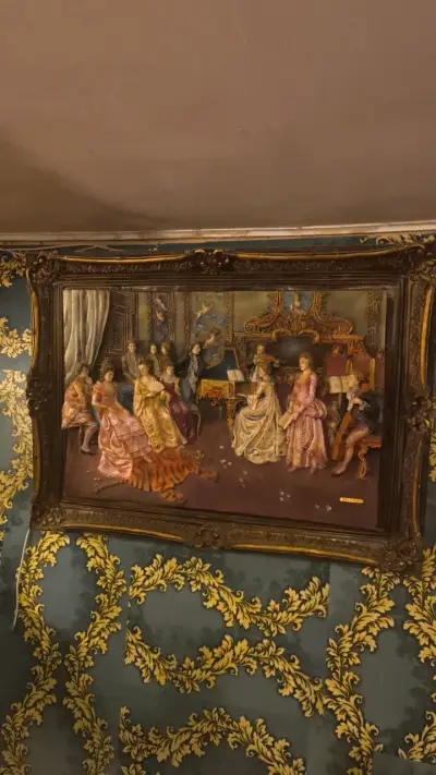 Cuadro en relieve estilo barroco con marco decorativo - miniatura 2