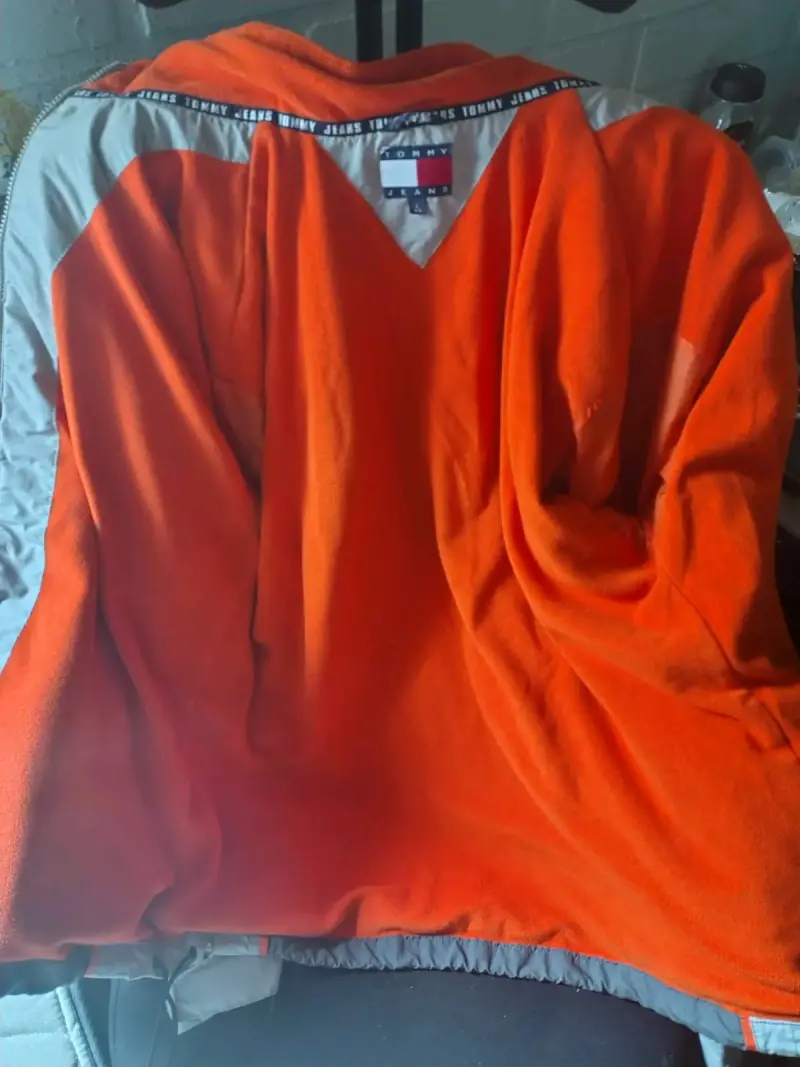 Cortaviento Tommy Hilfiger gris y naranja - 4