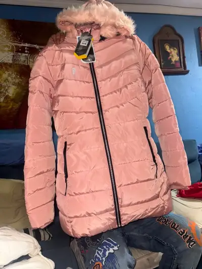 Chaqueta acolchada rosada con capucha - miniatura 1