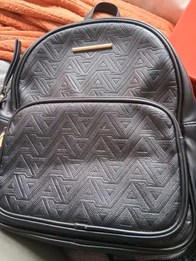 Mochila negra de cuero sintético Aldo con diseño geométrico - miniatura 1