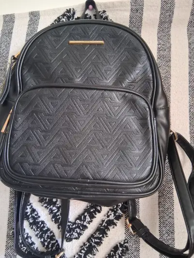 Mochila negra de cuero sintético Aldo con diseño geométrico - miniatura 2