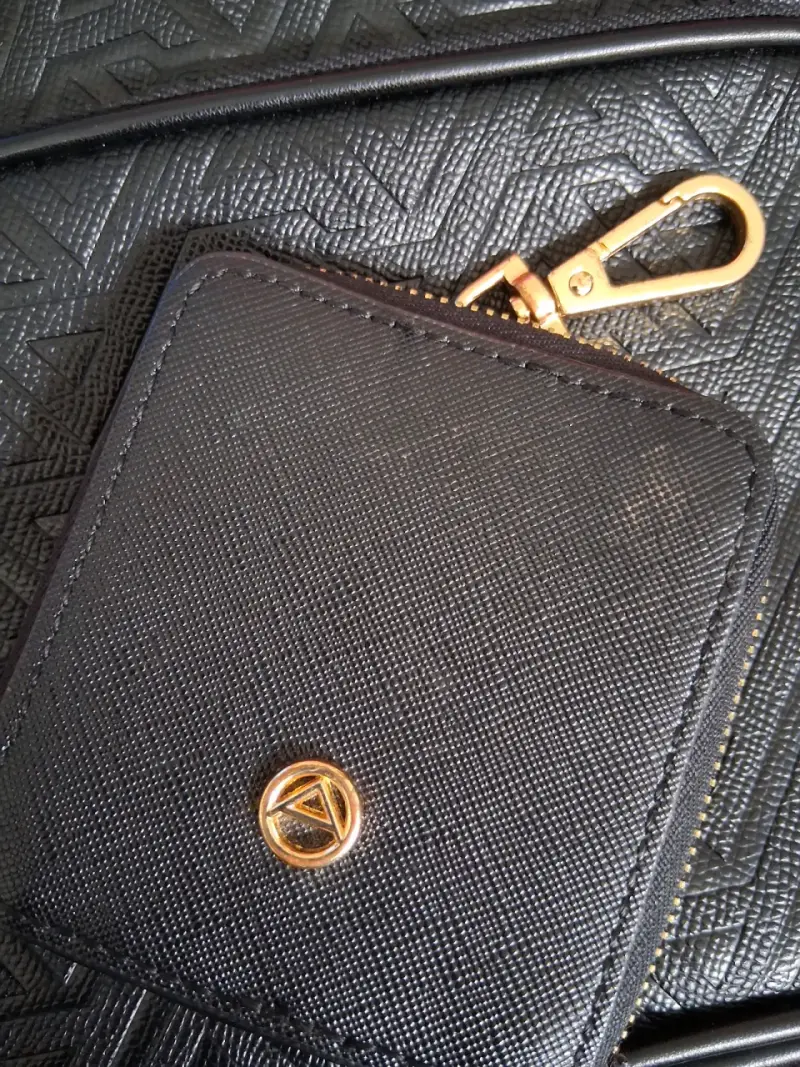 Mochila negra de cuero sintético Aldo con diseño geométrico - 4