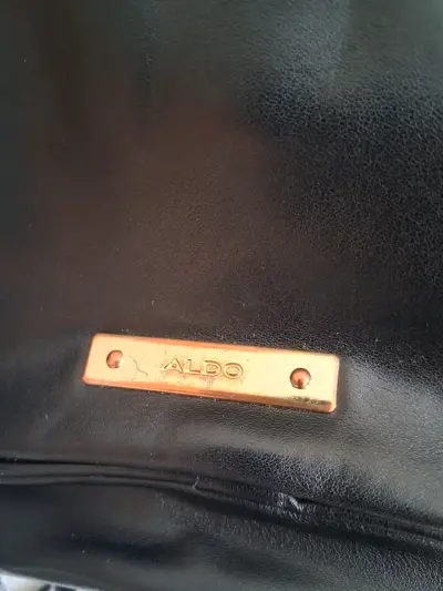 Mochila negra de cuero sintético Aldo con diseño geométrico - miniatura 8