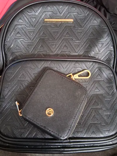 Mochila negra de cuero sintético Aldo con diseño geométrico - miniatura 9