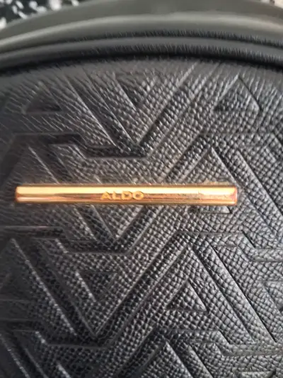 Mochila negra de cuero sintético Aldo con diseño geométrico - miniatura 11