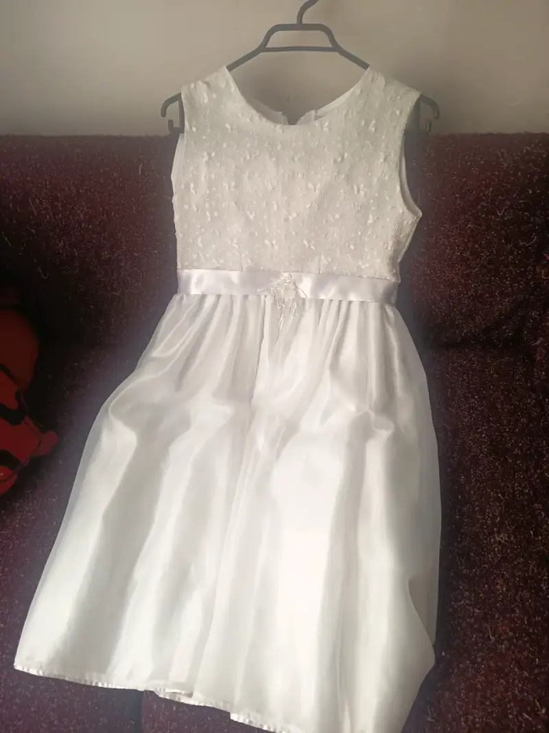 Vestido de niña blanco con detalles florales - 2