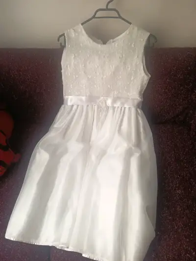 Vestido de niña blanco con detalles florales - miniatura 2