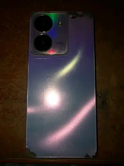 Vivo Y27 5g con defecto en parte de atras - miniatura 1