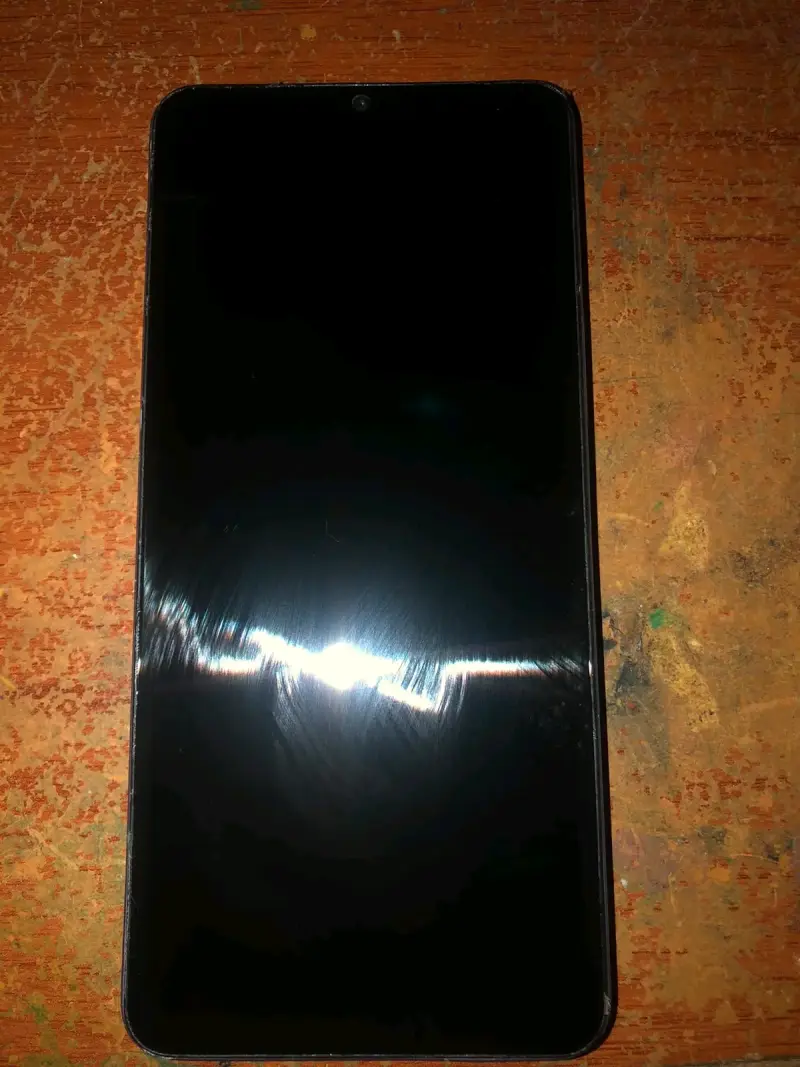 Vivo Y27 5g con defecto en parte de atras - 3