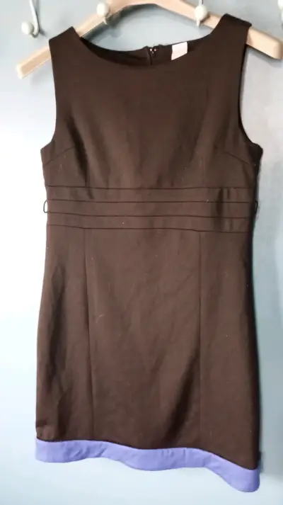 Vestido sin mangas negro con detalle azul - miniatura 3