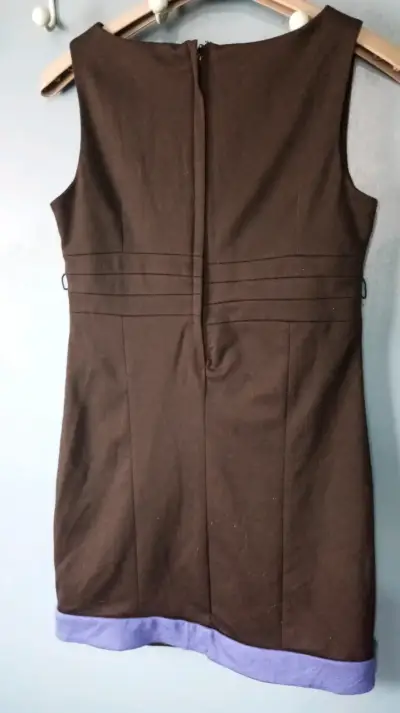 Vestido sin mangas negro con detalle azul - miniatura 4
