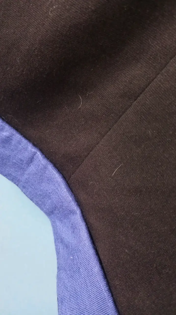 Vestido sin mangas negro con detalle azul - 5