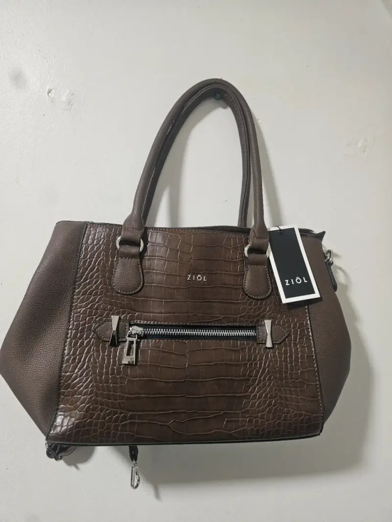 Cartera de cuero marrón con textura Ziol