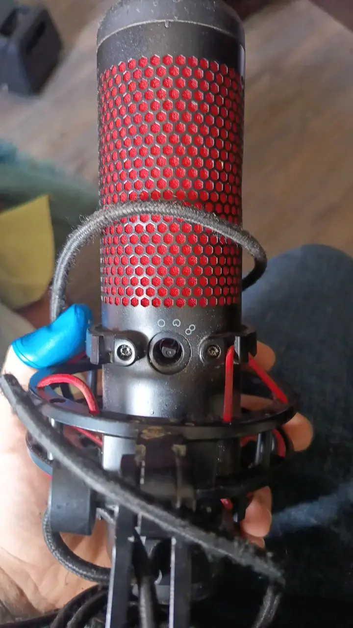 Micrófono HyperX con soporte antivibración - 3