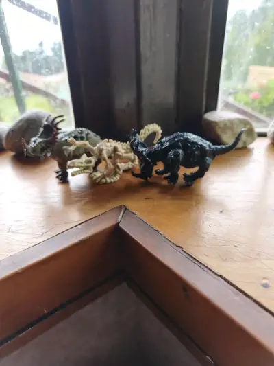 Figuras de dinosaurios en miniatura - miniatura 1