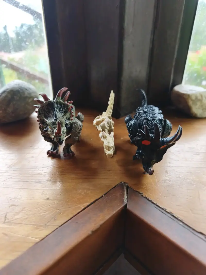 Figuras de dinosaurios en miniatura - 2