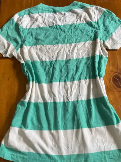 Polera a rayas verde y blanca Hollister - miniatura 2